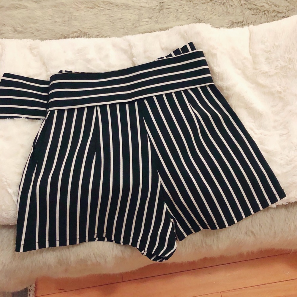 NWOT High Waist Paperbag Striped Belted Short - Picture 3 of 5